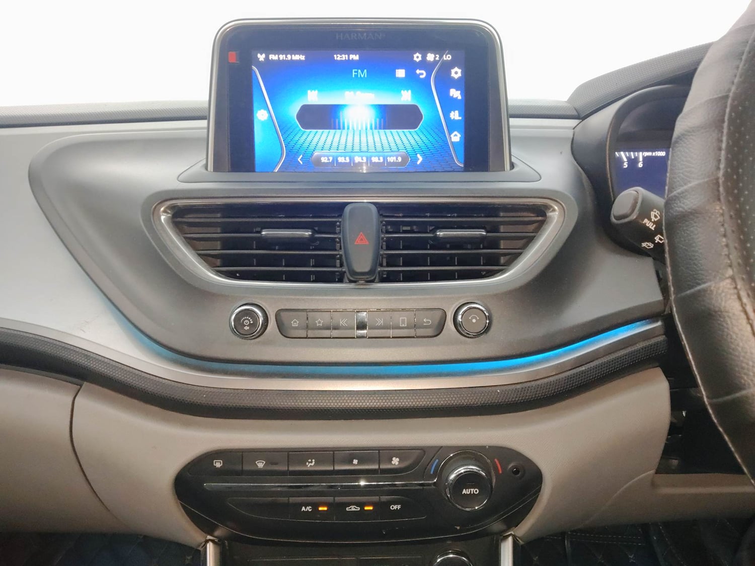 Used 2021 Tata Altroz XZ Diesel Diesel Manual interior MUSIC SYSTEM & AC CONTROL VIEW