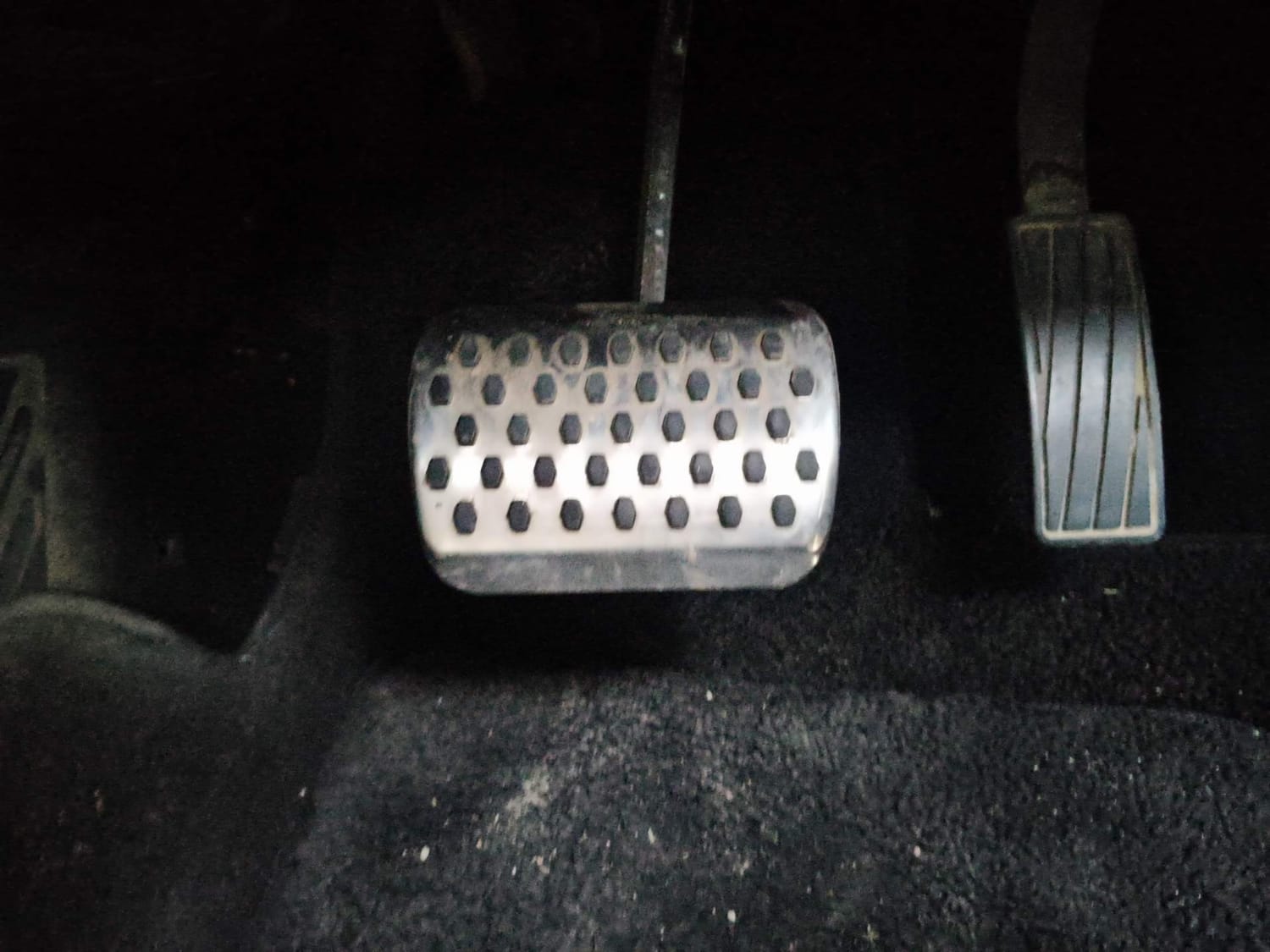 Used 2022 Mahindra XUV700 AX 7 Diesel AT AWD Luxury Pack 7 STR Diesel Automatic interior PEDALS VIEW