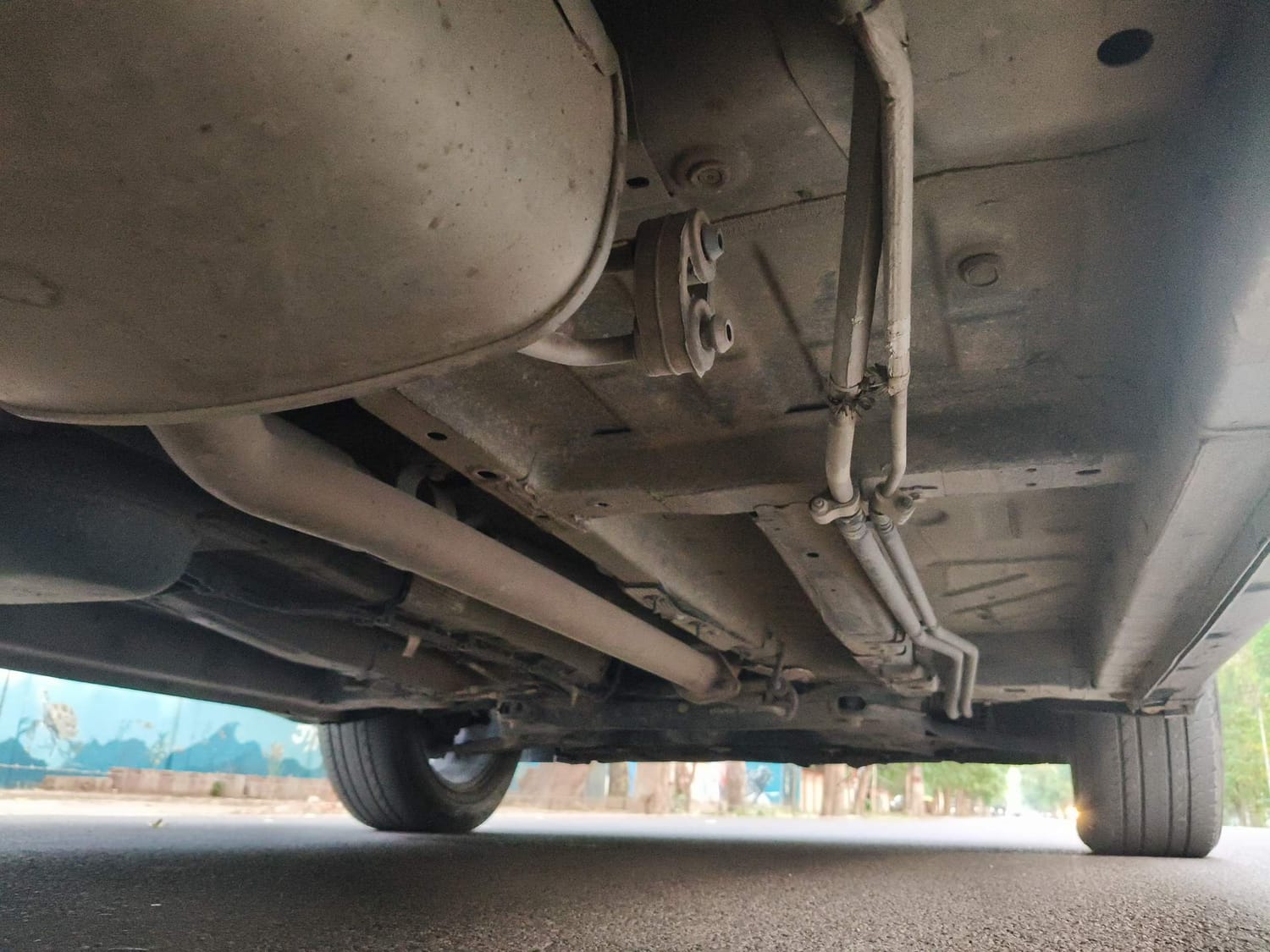 Used 2022 Mahindra XUV700 AX 7 Diesel AT AWD Luxury Pack 7 STR Diesel Automatic extra REAR RIGHT UNDERBODY VIEW