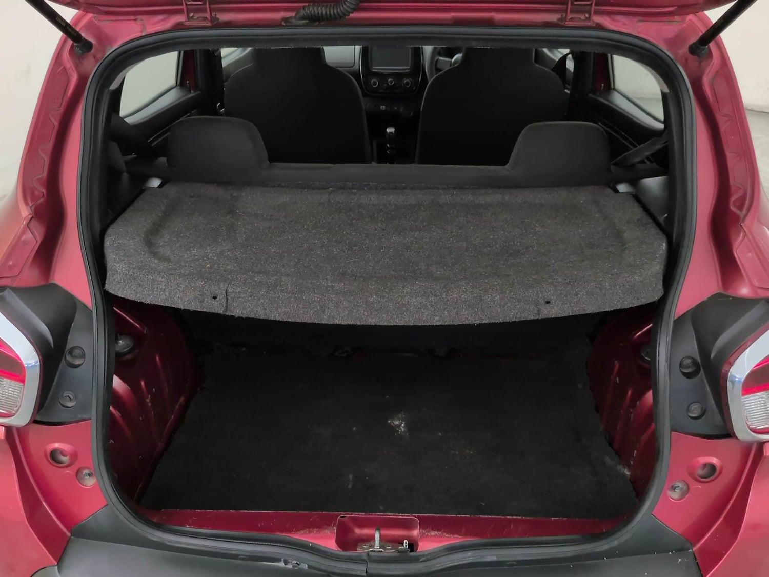 Used 2017 Renault Kwid 1.0 RXT Petrol Manual interior DICKY INSIDE VIEW