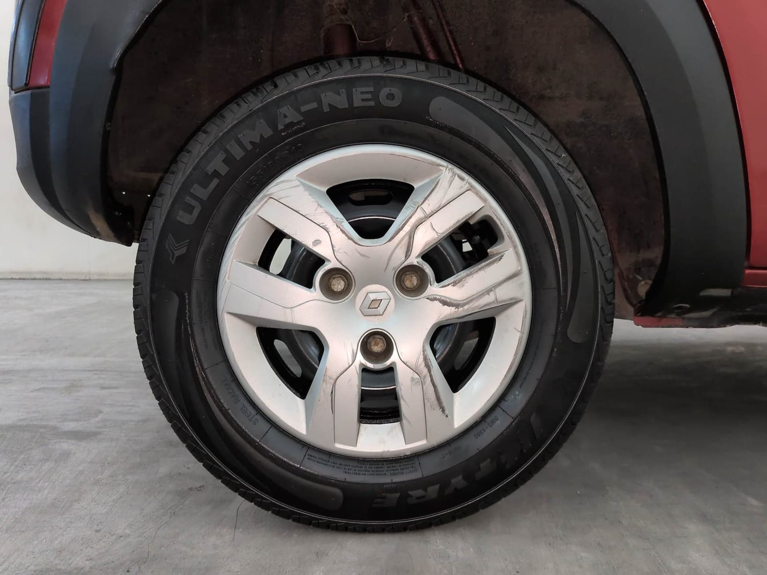 Used 2017 Renault Kwid 1.0 RXT Petrol Manual tyres RIGHT REAR TYRE RIM VIEW