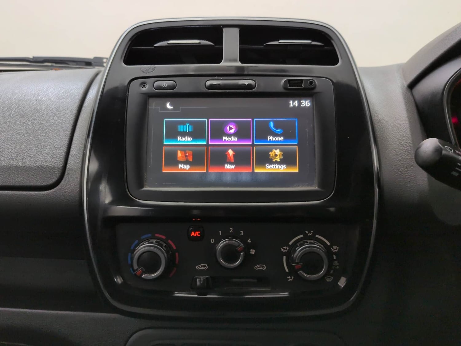 Used 2017 Renault Kwid 1.0 RXT Petrol Manual interior MUSIC SYSTEM & AC CONTROL VIEW