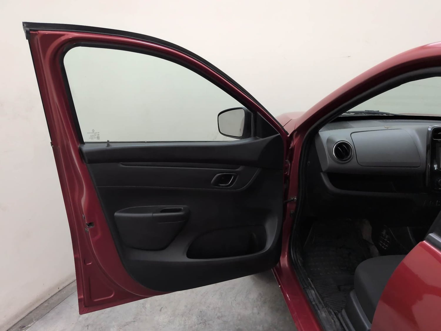 Used 2017 Renault Kwid 1.0 RXT Petrol Manual interior LEFT FRONT DOOR OPEN VIEW