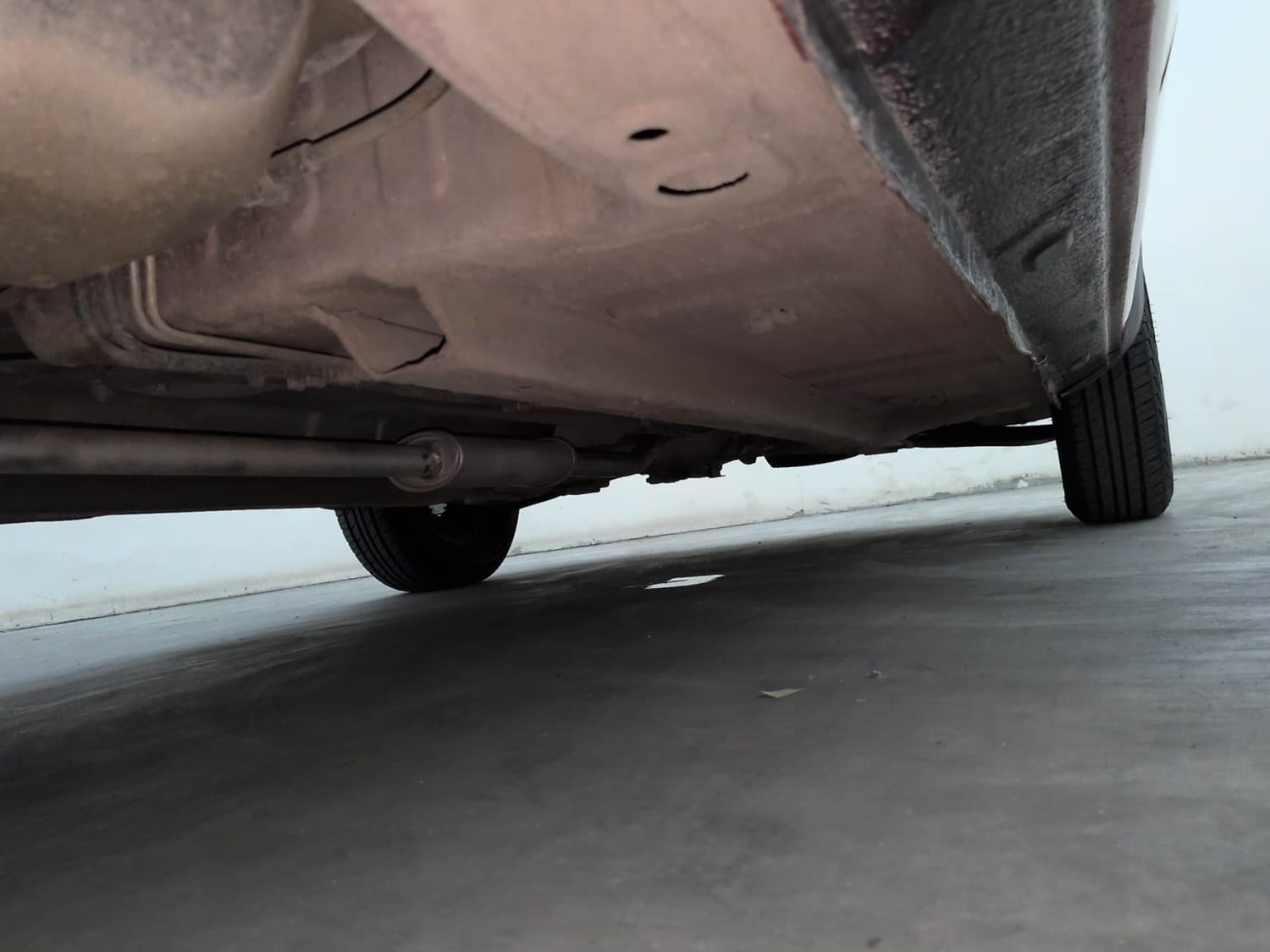 Used 2017 Renault Kwid 1.0 RXT Petrol Manual extra REAR RIGHT UNDERBODY VIEW