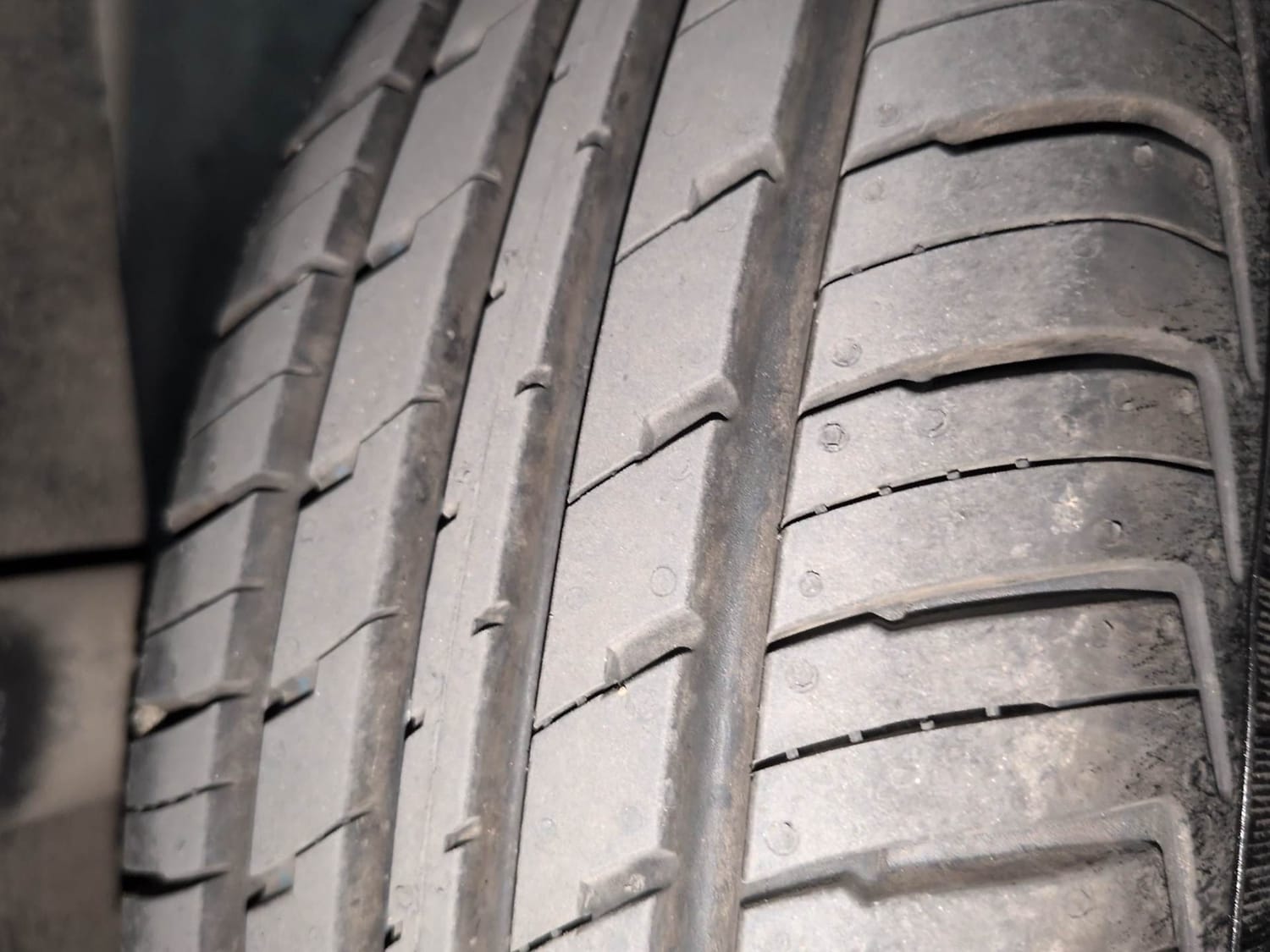 Used 2017 Renault Kwid 1.0 RXT Petrol Manual tyres LEFT REAR TYRE TREAD VIEW