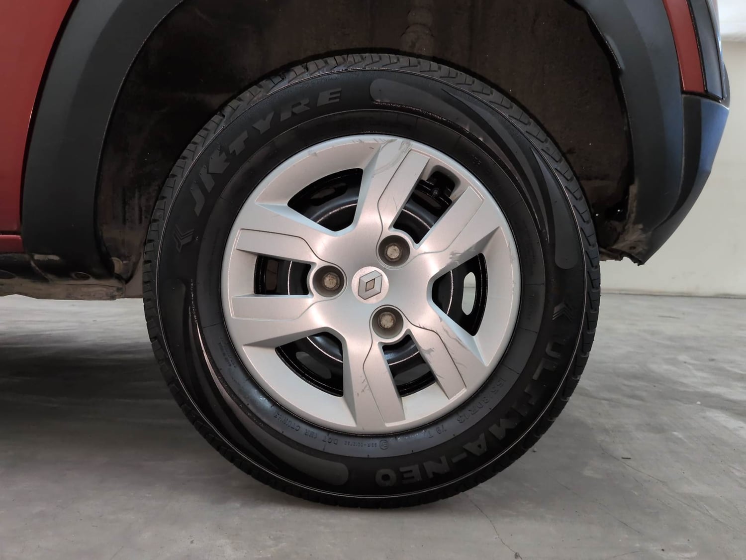 Used 2017 Renault Kwid 1.0 RXT Petrol Manual tyres LEFT REAR TYRE RIM VIEW