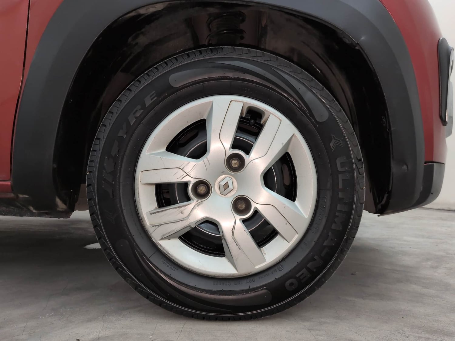 Used 2017 Renault Kwid 1.0 RXT Petrol Manual tyres RIGHT FRONT TYRE RIM VIEW