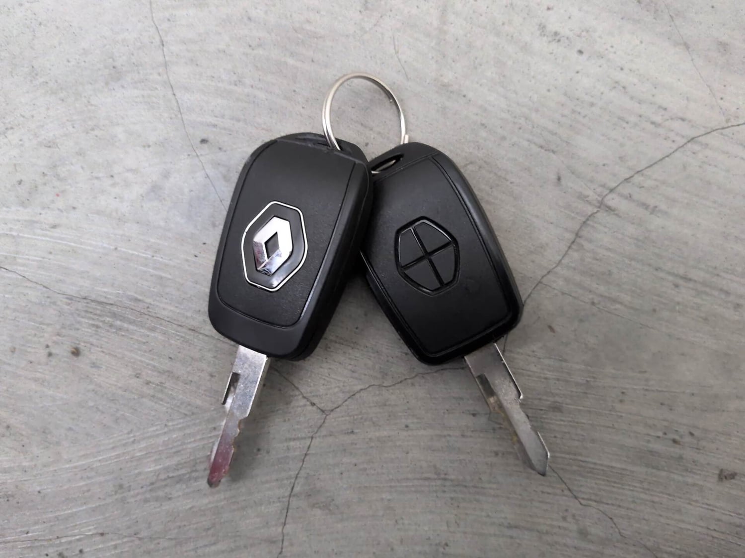 Used 2017 Renault Kwid 1.0 RXT Petrol Manual extra CAR KEY VIEW
