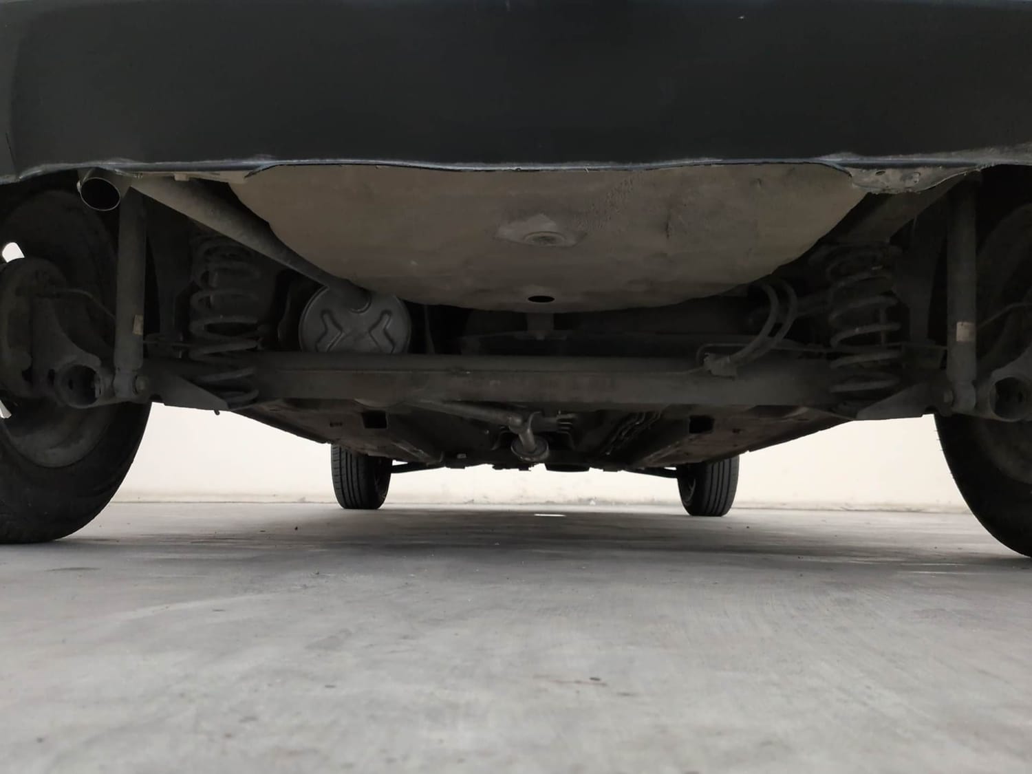 Used 2017 Renault Kwid 1.0 RXT Petrol Manual extra REAR UNDERBODY VIEW (TAKEN FROM REAR)