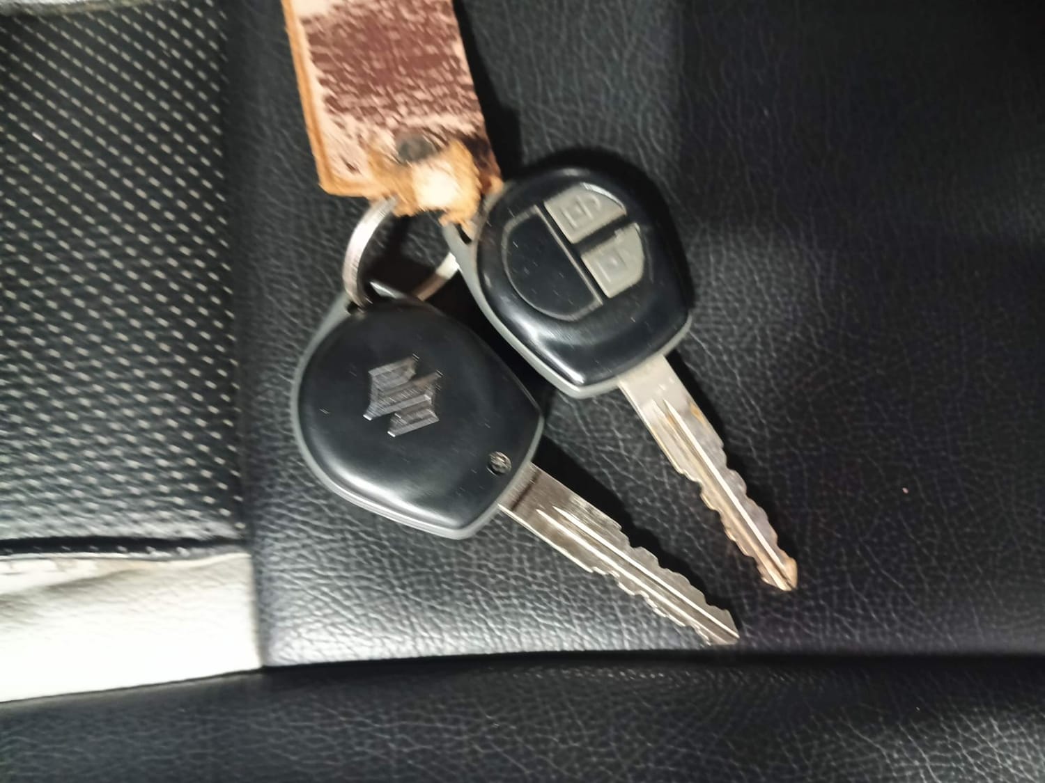 Used 2013 Maruti Suzuki Swift ZXi Petrol Manual extra CAR KEY VIEW