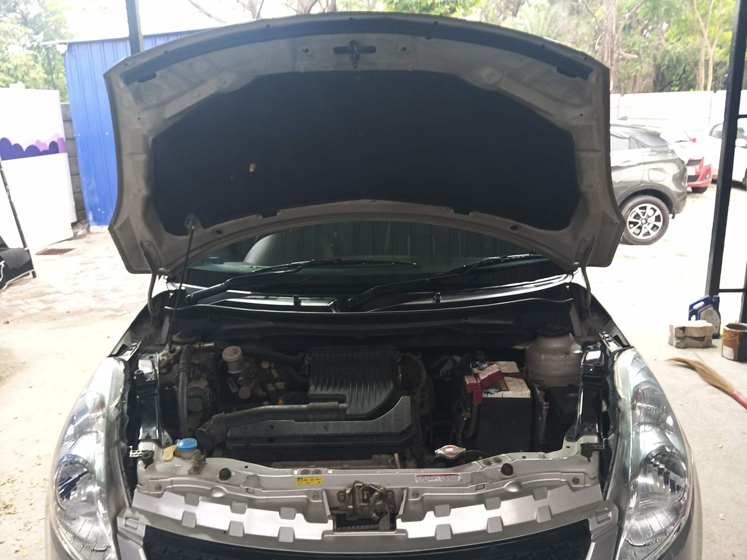 Used 2013 Maruti Suzuki Swift ZXi Petrol Manual engine ENGINE & BONNET OPEN FRONT VIEW