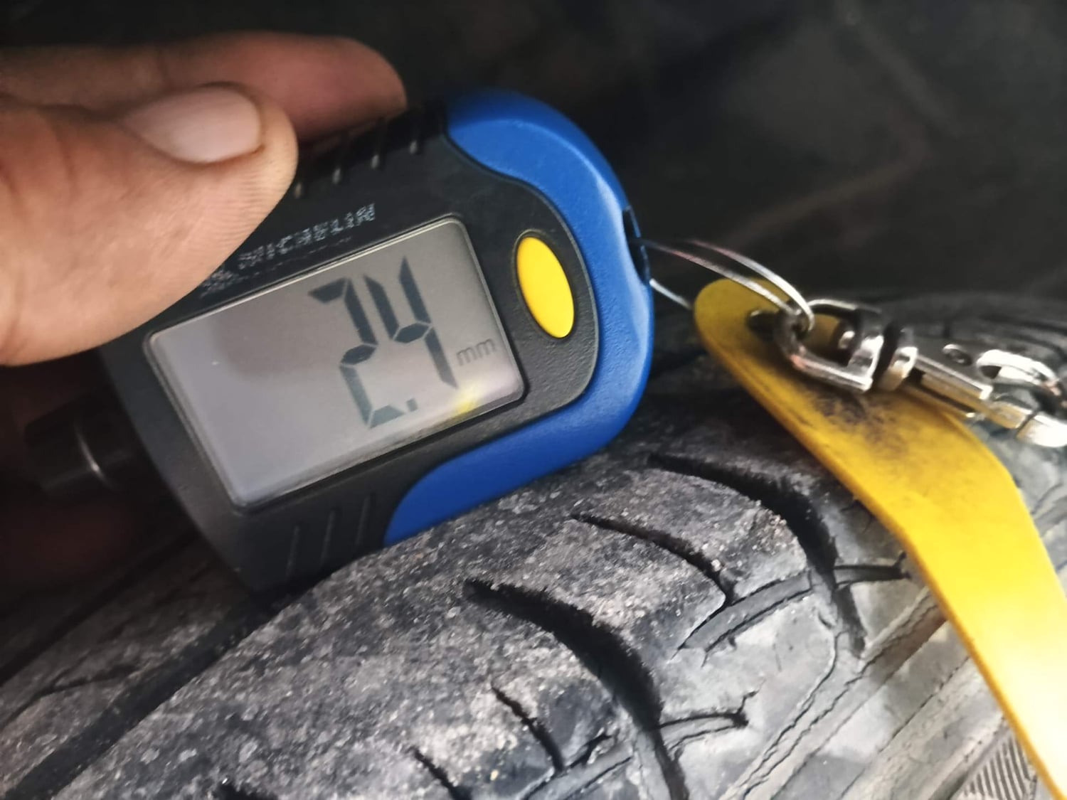 Used 2013 Maruti Suzuki Swift ZXi Petrol Manual tyres LEFT FRONT TYRE TREAD VIEW