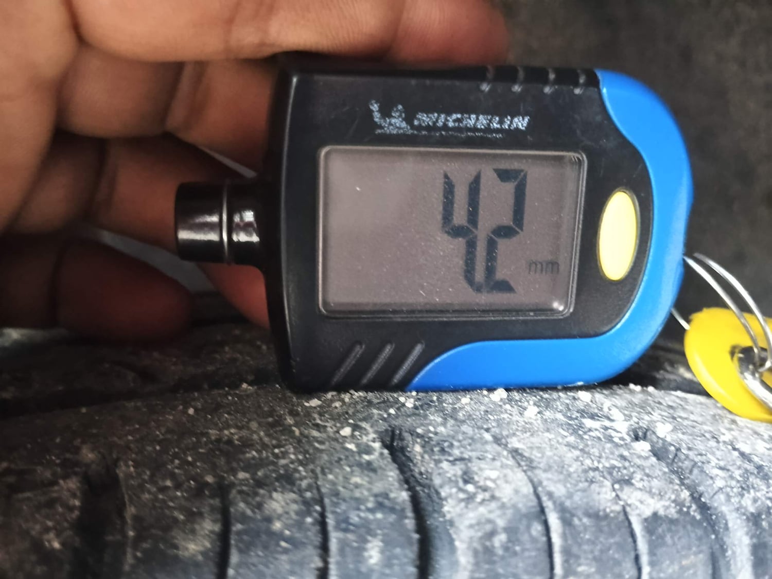 Used 2013 Maruti Suzuki Swift ZXi Petrol Manual tyres RIGHT REAR TYRE TREAD VIEW