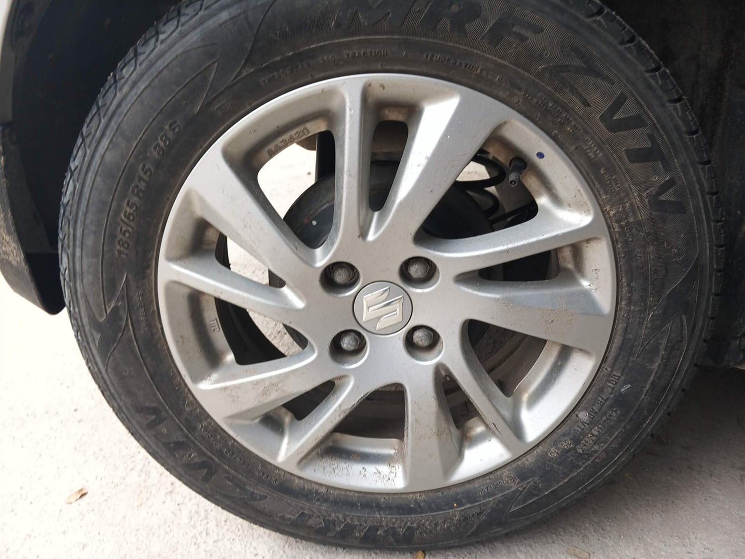 Used 2013 Maruti Suzuki Swift ZXi Petrol Manual tyres RIGHT REAR TYRE RIM VIEW