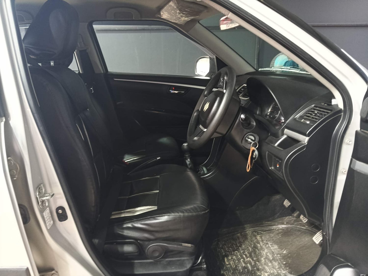 Used 2013 Maruti Suzuki Swift ZXi Petrol Manual interior RIGHT SIDE FRONT DOOR CABIN VIEW