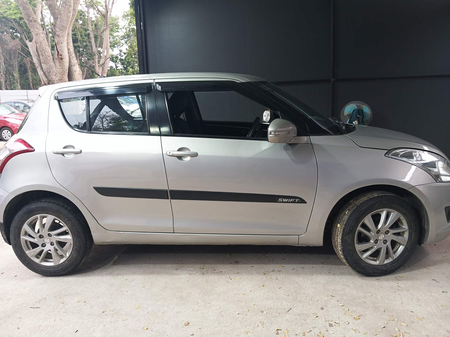 Used 2013 Maruti Suzuki Swift ZXi Petrol Manual exterior RIGHT SIDE VIEW