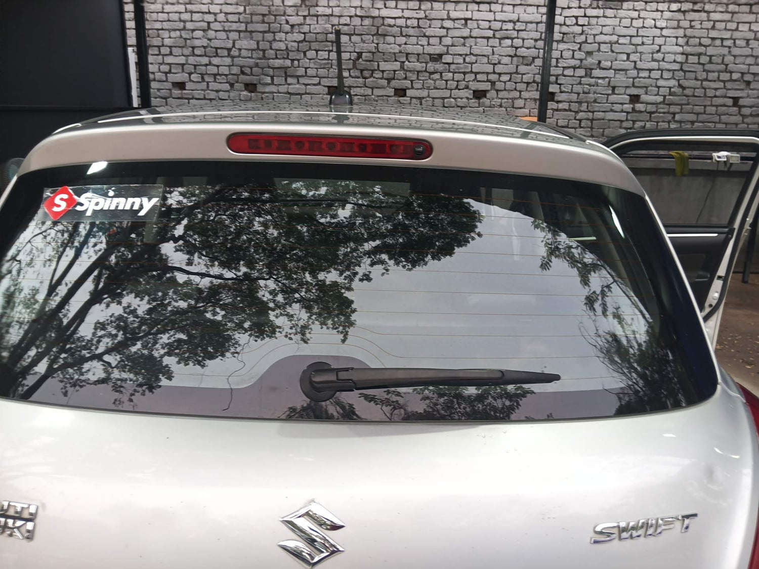 Used 2013 Maruti Suzuki Swift ZXi Petrol Manual exterior BACK WINDSHIELD VIEW