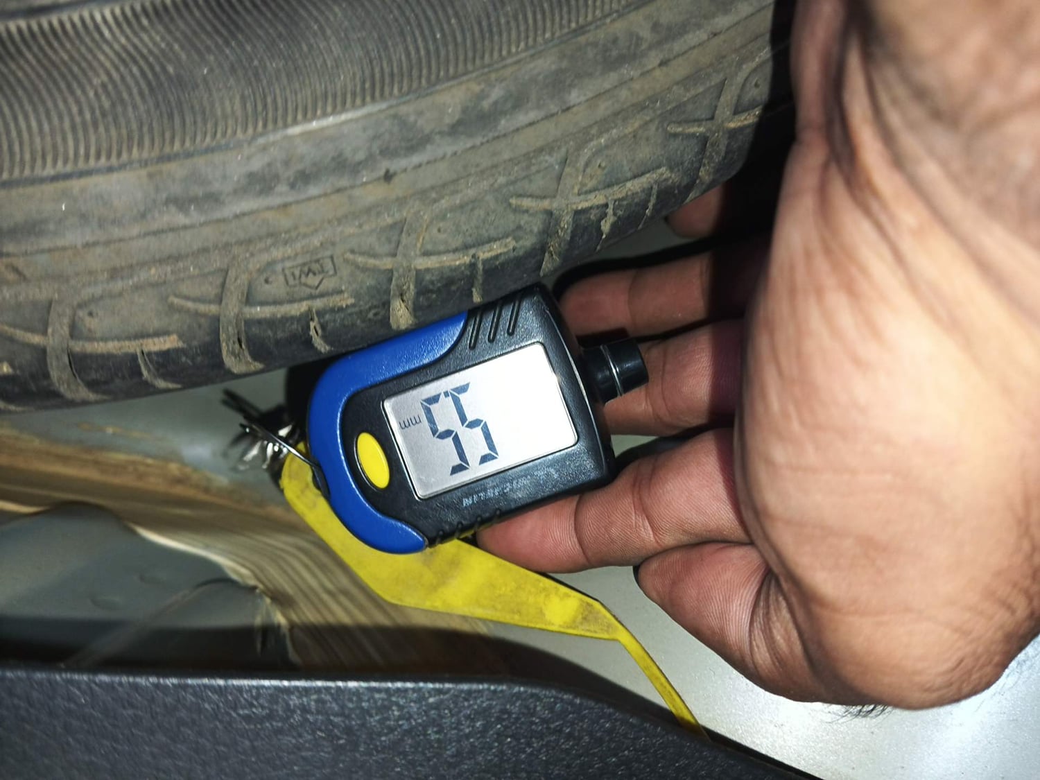 Used 2013 Maruti Suzuki Swift ZXi Petrol Manual tyres SPARE TYRE VIEW