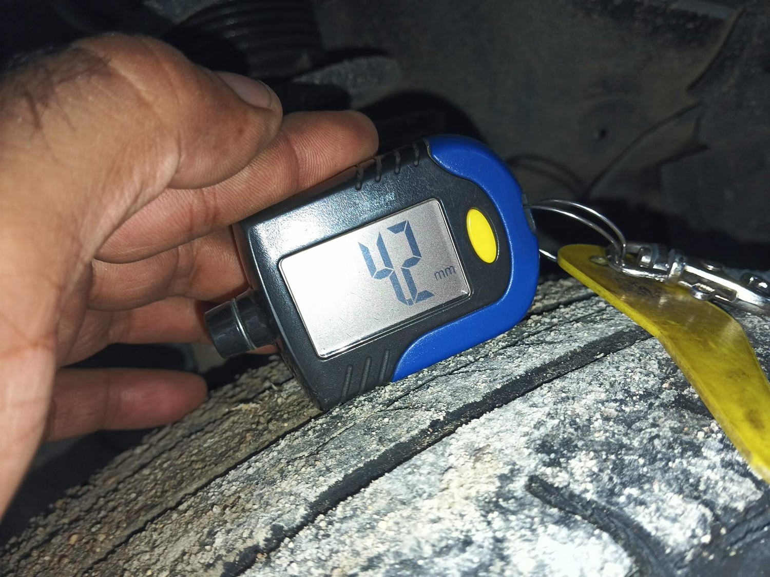 Used 2013 Maruti Suzuki Swift ZXi Petrol Manual tyres RIGHT FRONT TYRE TREAD VIEW