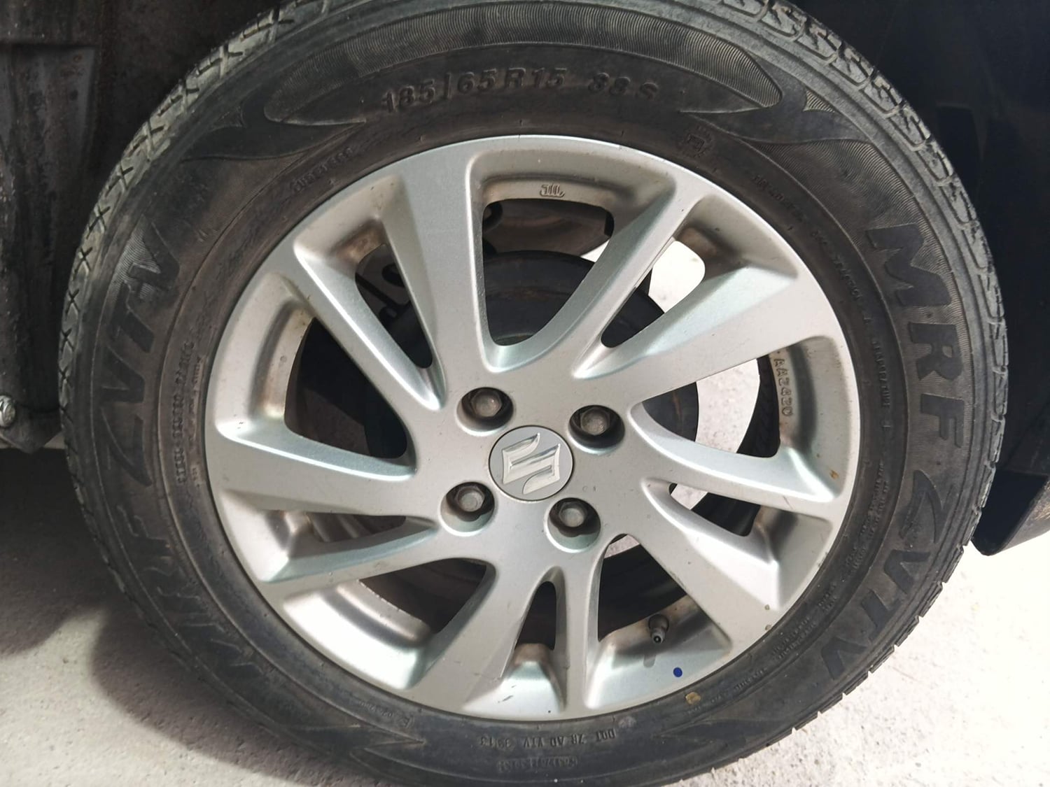 Used 2013 Maruti Suzuki Swift ZXi Petrol Manual tyres LEFT REAR TYRE RIM VIEW
