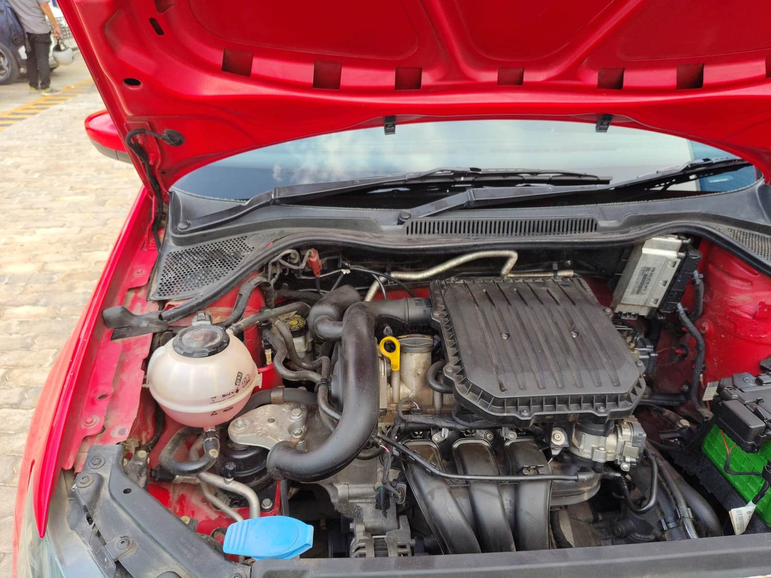Used 2019 Volkswagen Polo Trendline 1.0L (P) Petrol Manual engine ENGINE RIGHT SIDE HINGE & APRON VIEW