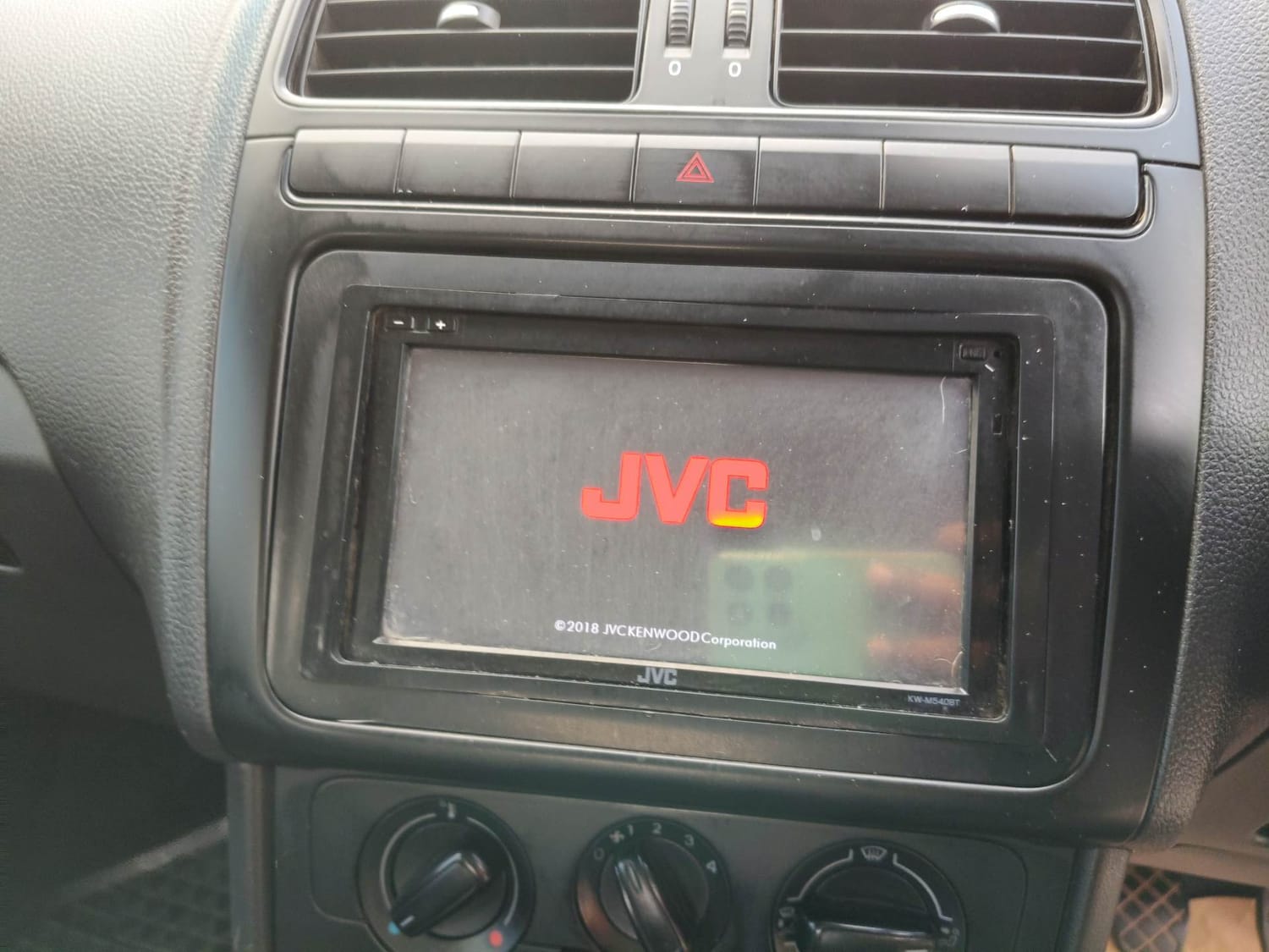 Used 2019 Volkswagen Polo Trendline 1.0L (P) Petrol Manual interior MUSIC SYSTEM & AC CONTROL VIEW