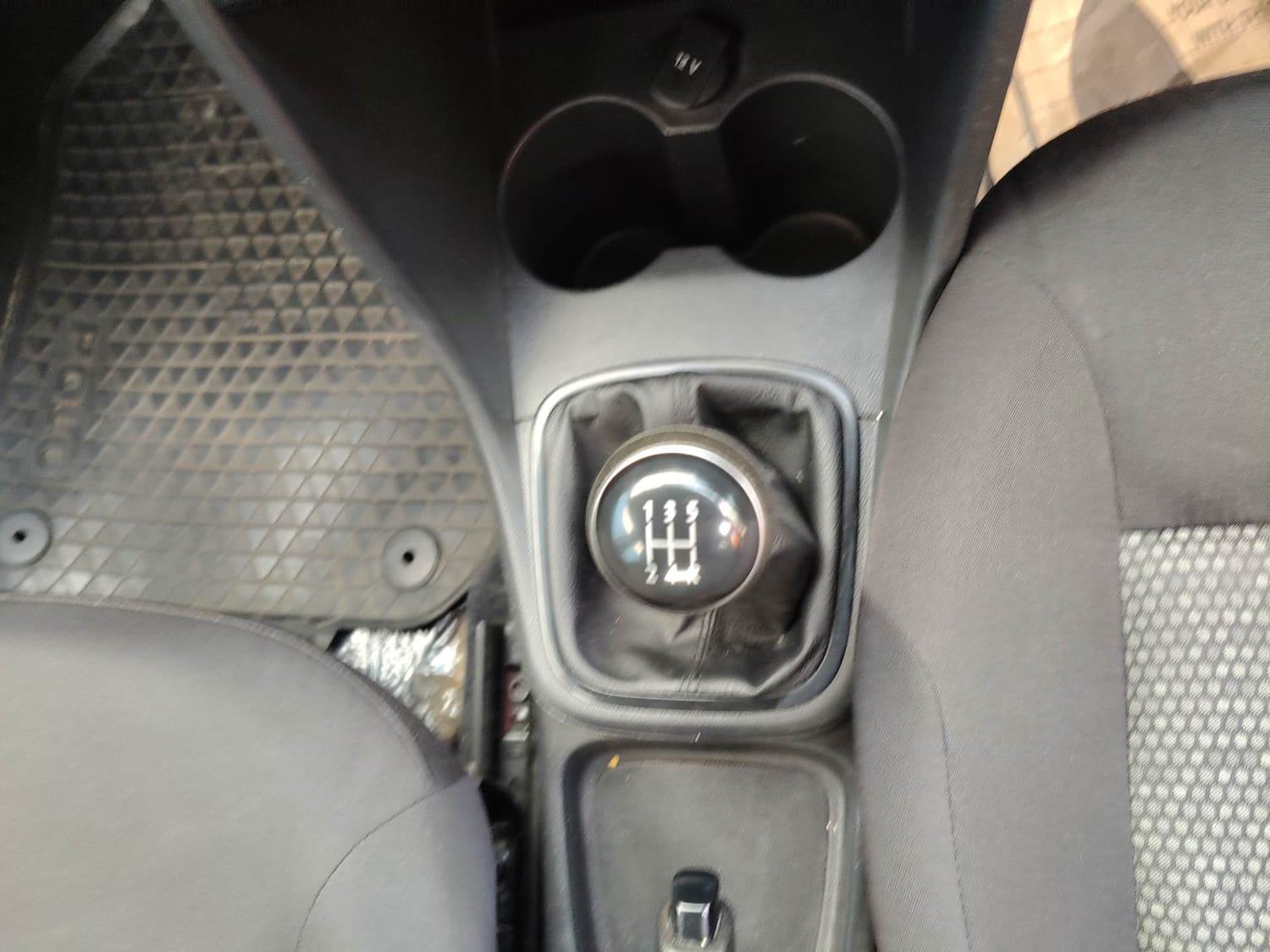 Used 2019 Volkswagen Polo Trendline 1.0L (P) Petrol Manual interior GEAR  KNOB VIEW