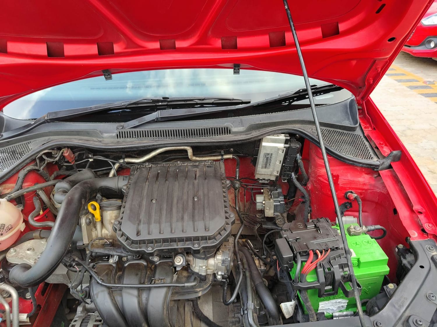 Used 2019 Volkswagen Polo Trendline 1.0L (P) Petrol Manual engine ENGINE LEFT SIDE HINGE & APRON VIEW