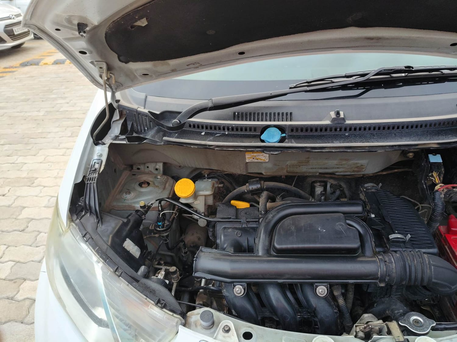 Used 2020 Datsun Redi-GO A Petrol Manual engine ENGINE RIGHT SIDE HINGE & APRON VIEW