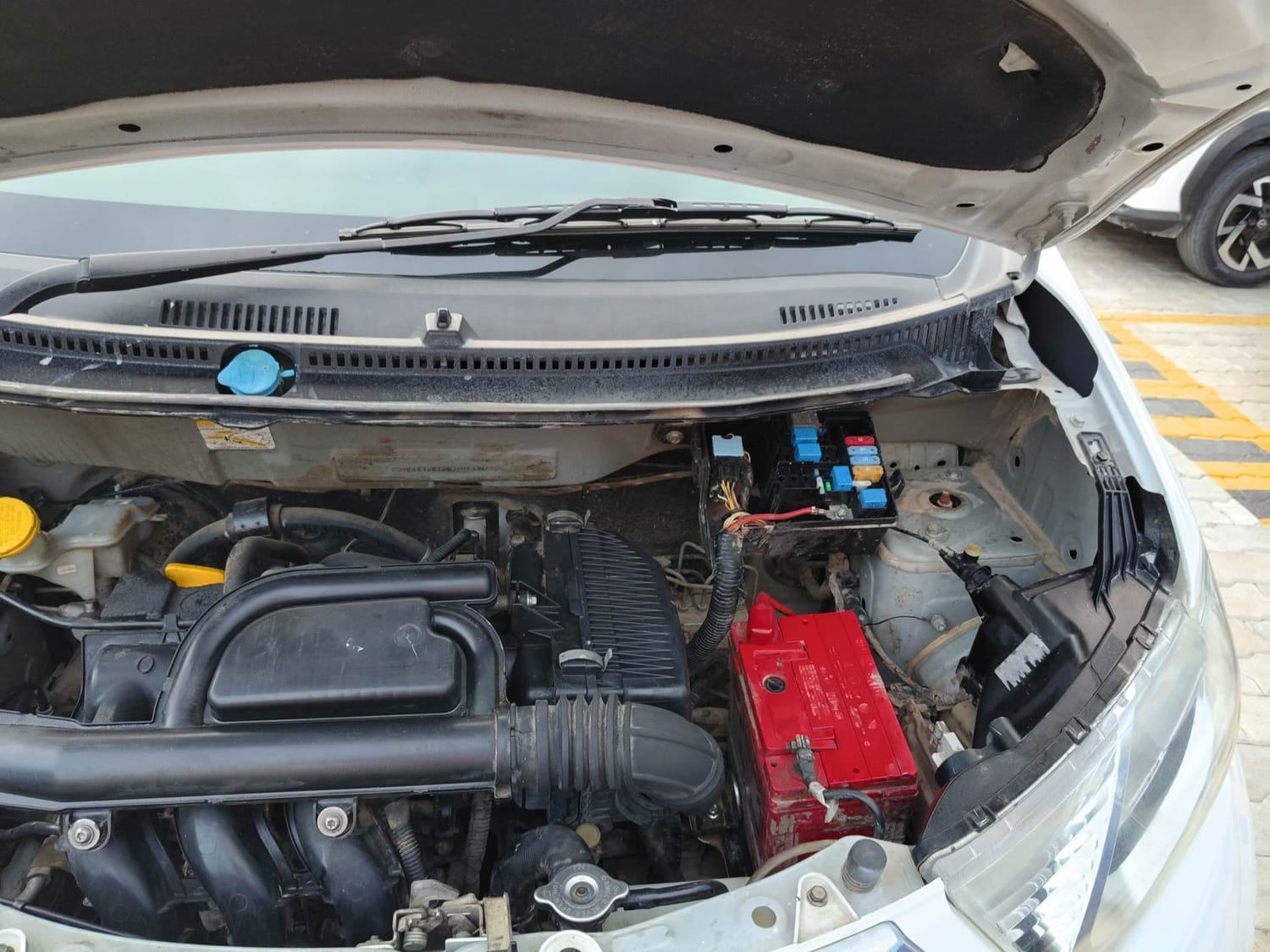 Used 2020 Datsun Redi-GO A Petrol Manual engine ENGINE LEFT SIDE HINGE & APRON VIEW
