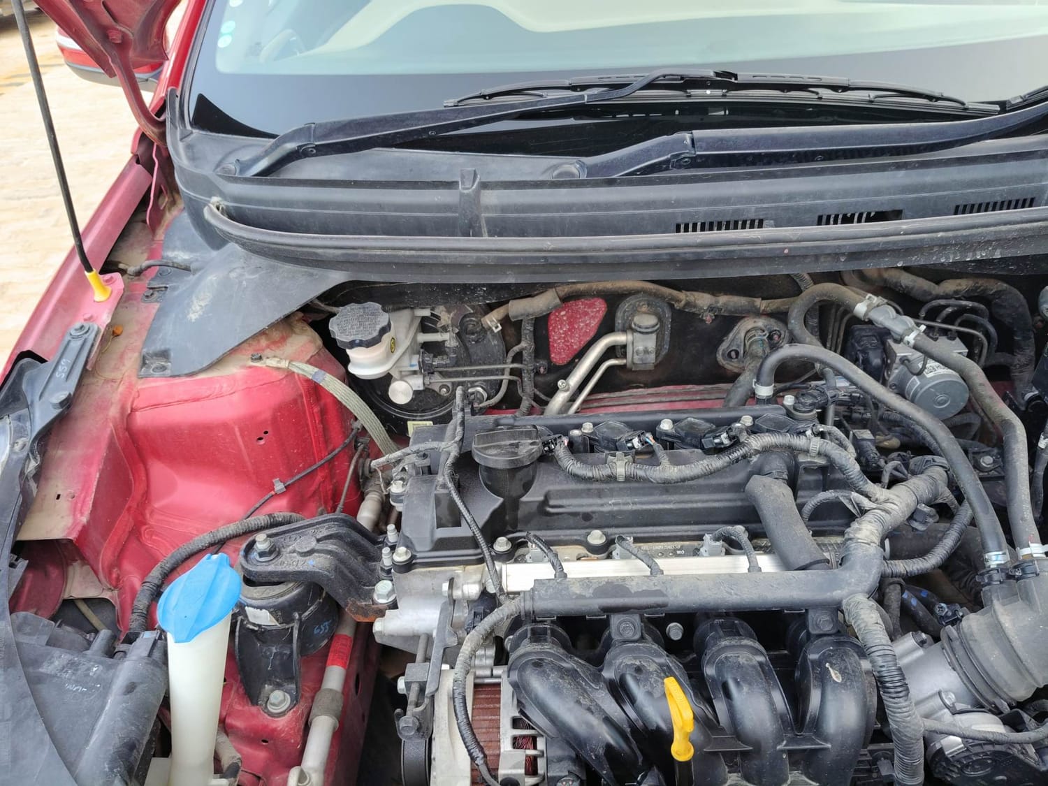Used 2018 Hyundai Elite i20 Asta 1.2 AT Petrol Automatic engine ENGINE RIGHT SIDE HINGE & APRON VIEW