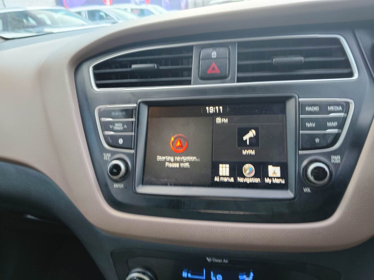 Used 2018 Hyundai Elite i20 Asta 1.2 AT Petrol Automatic interior MUSIC SYSTEM & AC CONTROL VIEW