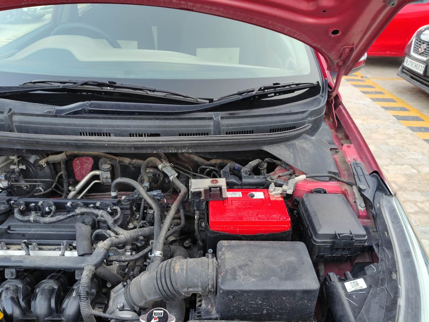 Used 2018 Hyundai Elite i20 Asta 1.2 AT Petrol Automatic engine ENGINE LEFT SIDE HINGE & APRON VIEW
