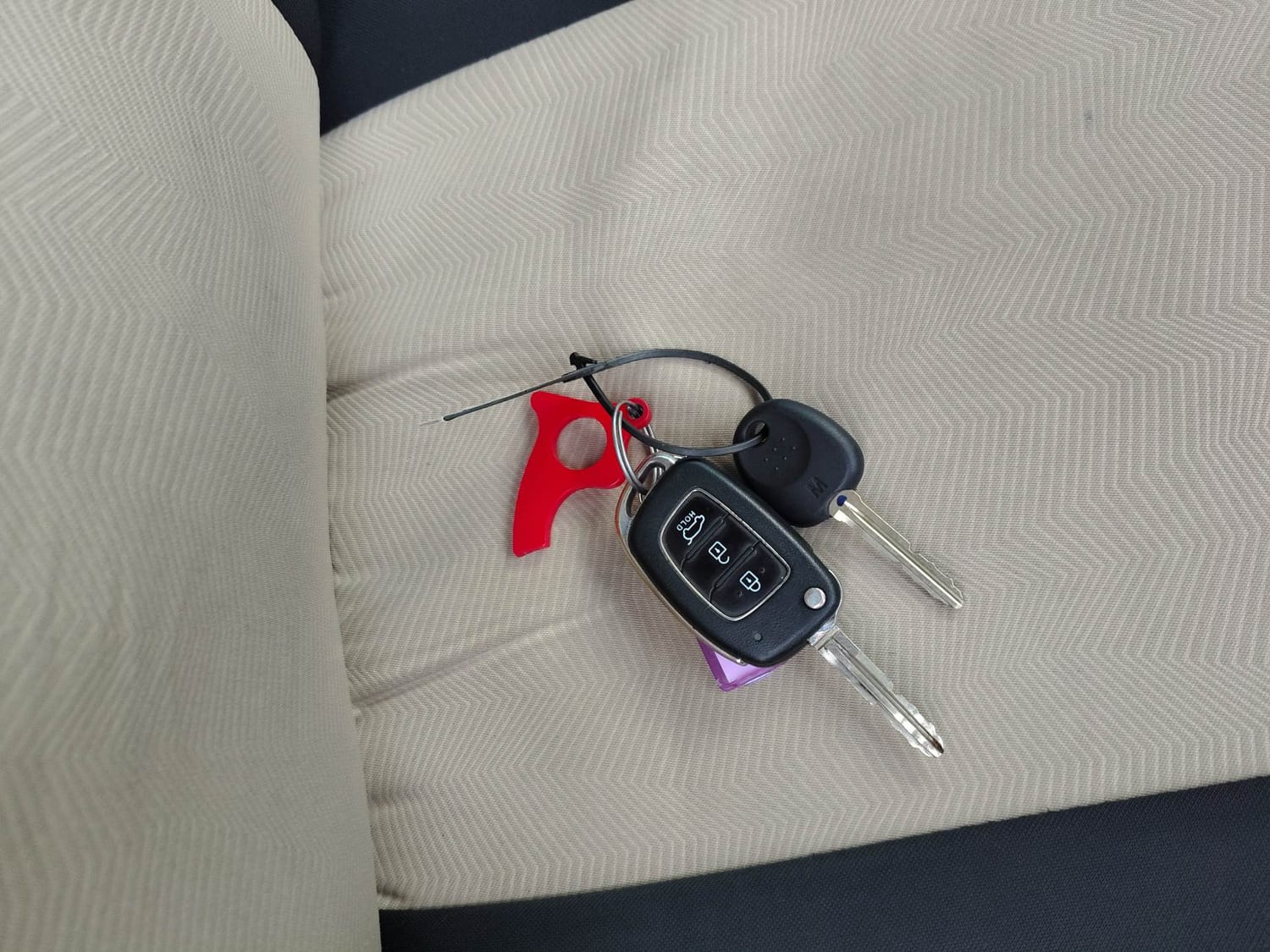 Used 2018 Hyundai Elite i20 Asta 1.2 AT Petrol Automatic extra CAR KEY VIEW