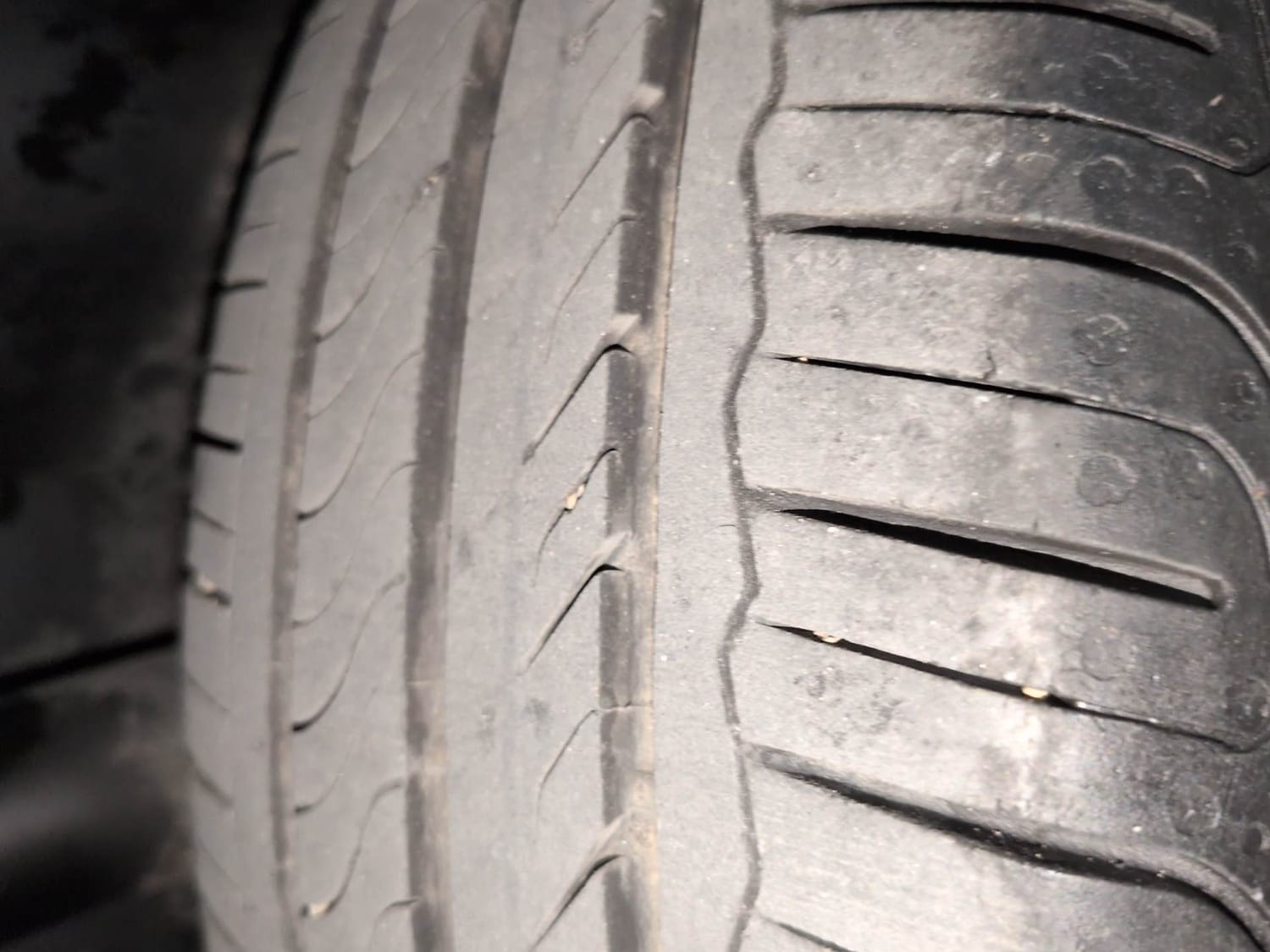 Used 2022 Tata Altroz XZA Plus Petrol Petrol Automatic tyres LEFT REAR TYRE TREAD VIEW
