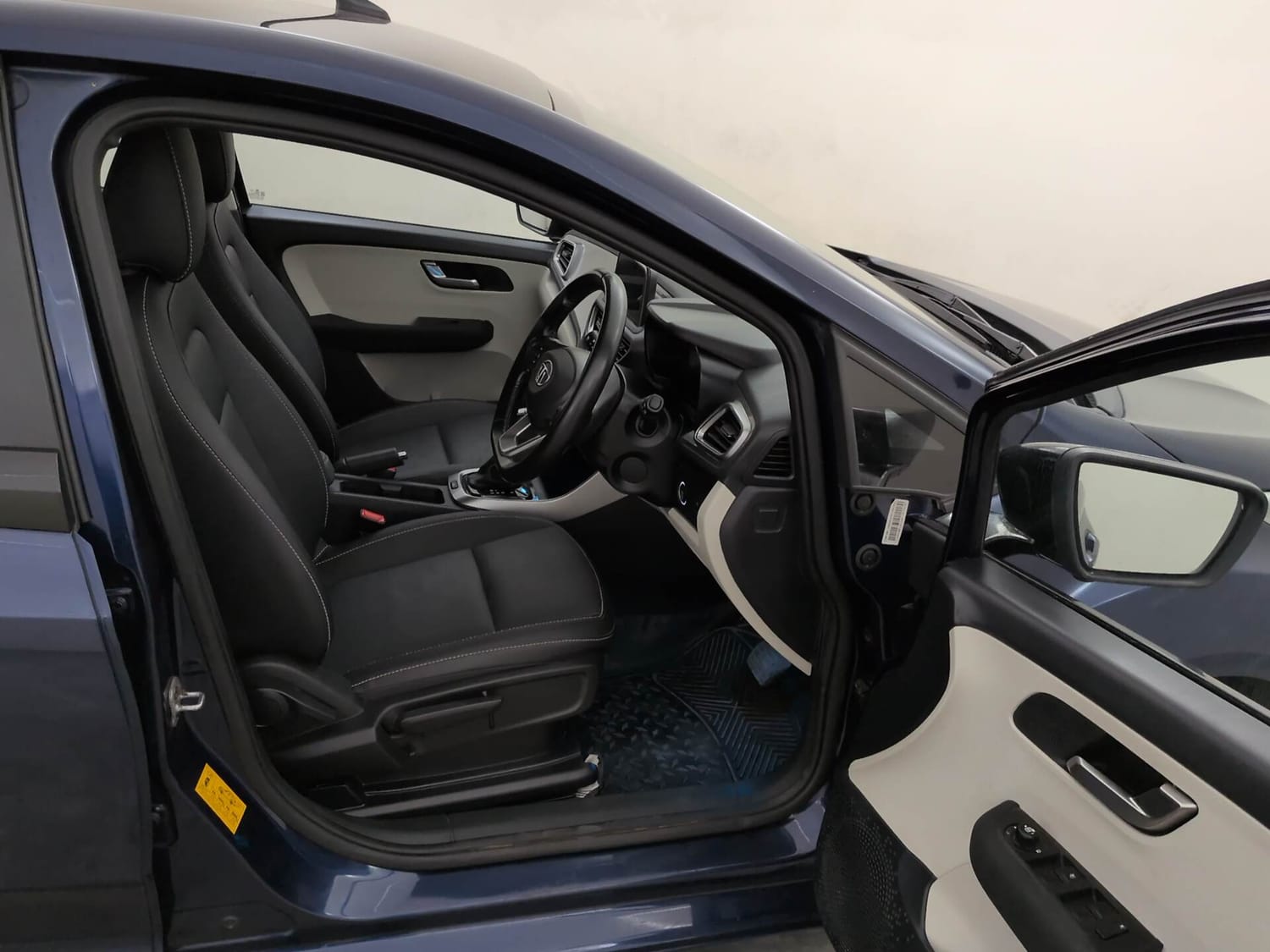 Used 2022 Tata Altroz XZA Plus Petrol Petrol Automatic interior RIGHT SIDE FRONT DOOR CABIN VIEW