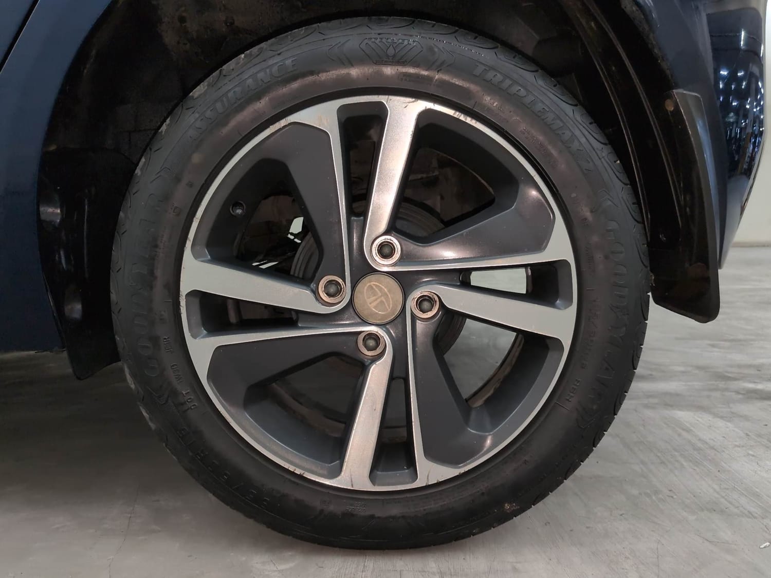 Used 2022 Tata Altroz XZA Plus Petrol Petrol Automatic tyres LEFT REAR TYRE RIM VIEW