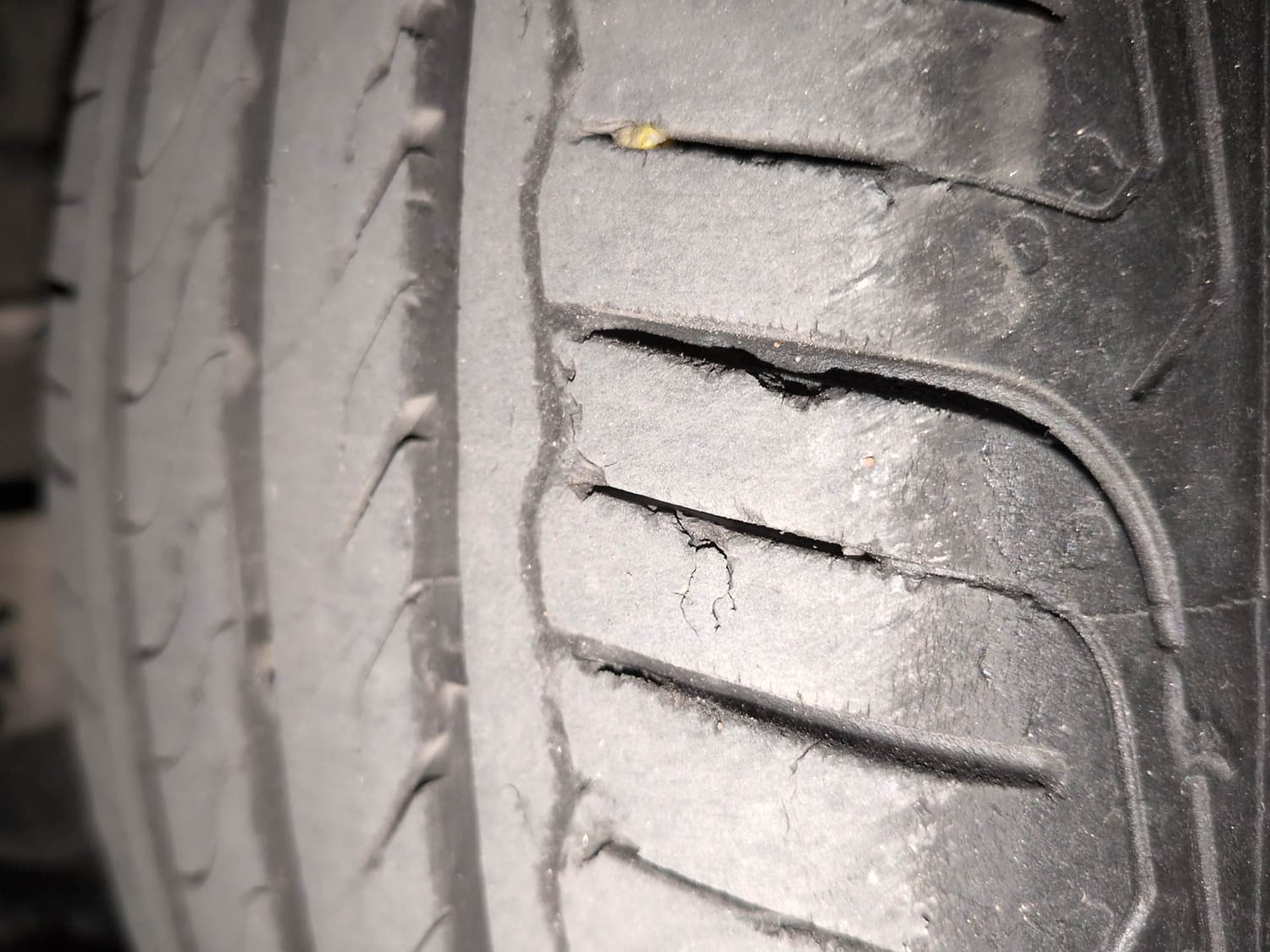 Used 2022 Tata Altroz XZA Plus Petrol Petrol Automatic tyres LEFT FRONT TYRE TREAD VIEW