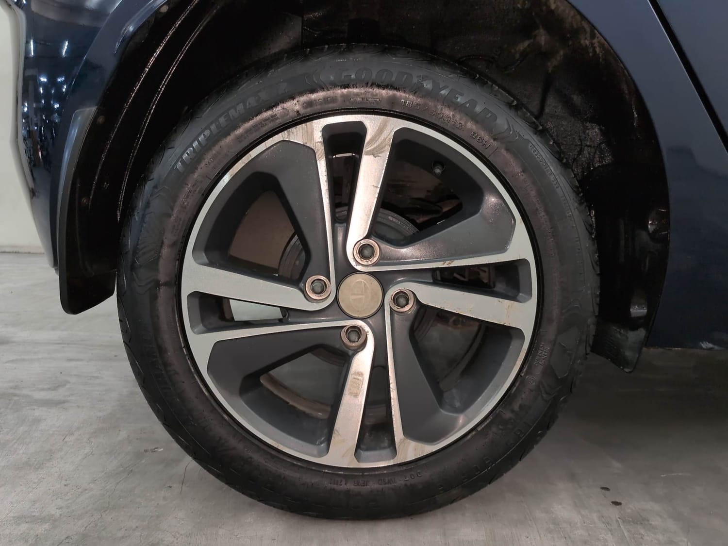 Used 2022 Tata Altroz XZA Plus Petrol Petrol Automatic tyres RIGHT REAR TYRE RIM VIEW
