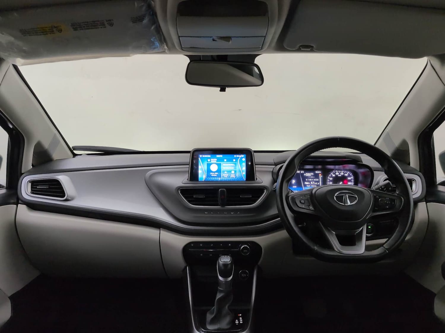 Used 2022 Tata Altroz XZA Plus Petrol Petrol Automatic interior DASHBOARD VIEW
