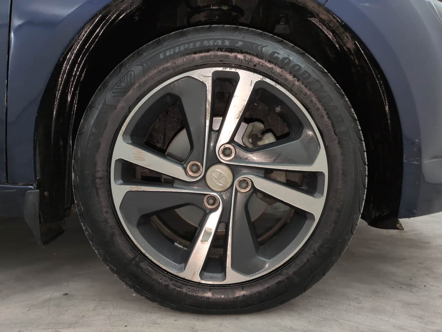 Used 2022 Tata Altroz XZA Plus Petrol Petrol Automatic tyres RIGHT FRONT TYRE RIM VIEW