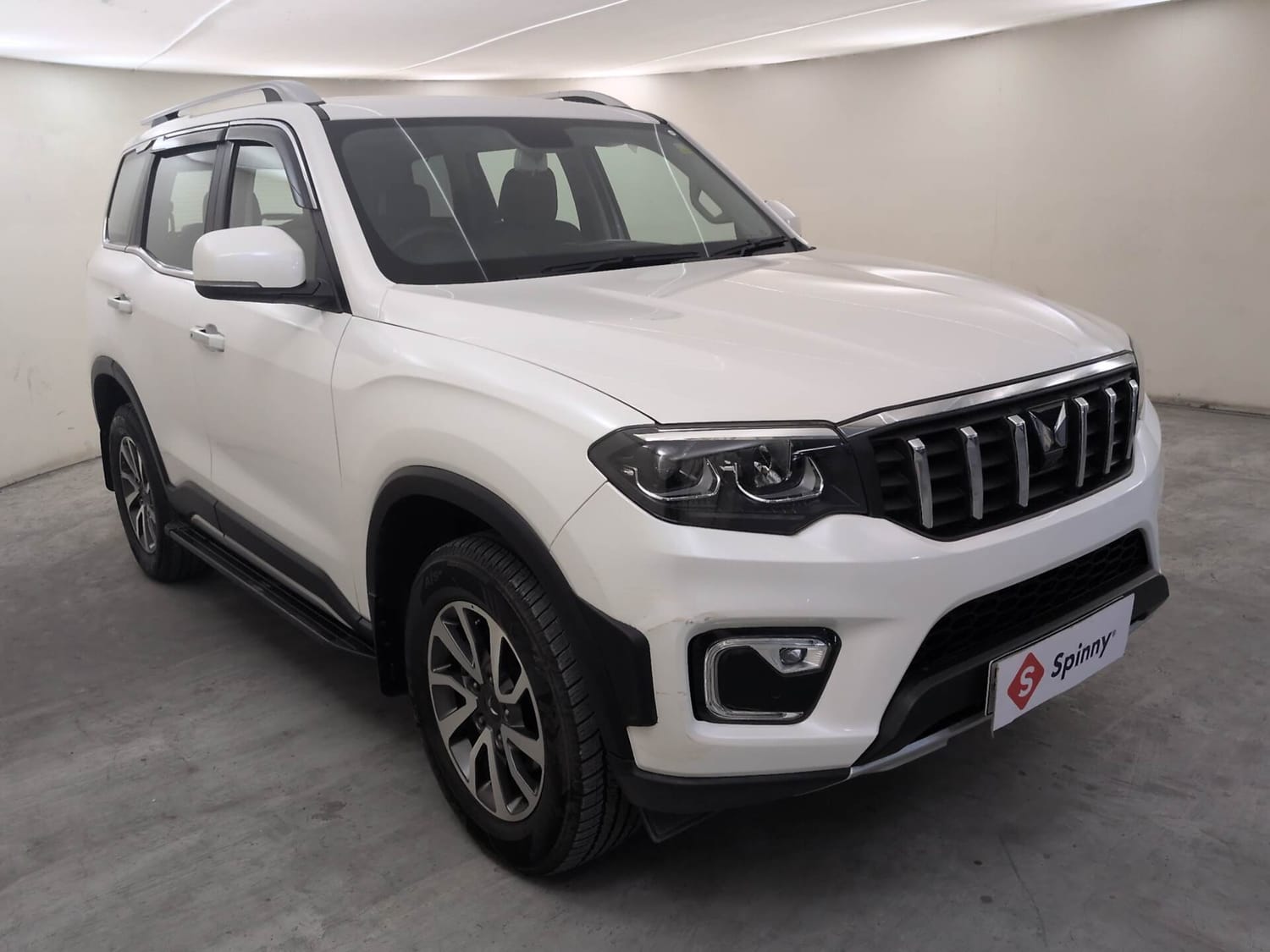 Used 2023 Mahindra Scorpio N Z8 L Petrol AT 7 STR Petrol Automatic exterior RIGHT FRONT CORNER VIEW