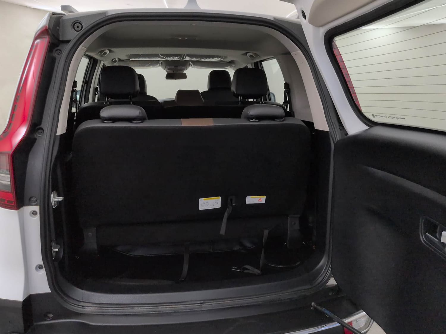 Used 2023 Mahindra Scorpio N Z8 L Petrol AT 7 STR Petrol Automatic interior DICKY INSIDE VIEW