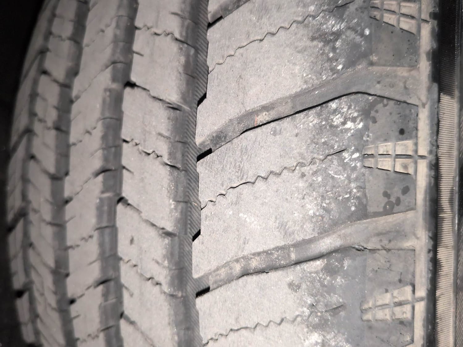 Used 2023 Mahindra Scorpio N Z8 L Petrol AT 7 STR Petrol Automatic tyres LEFT REAR TYRE TREAD VIEW