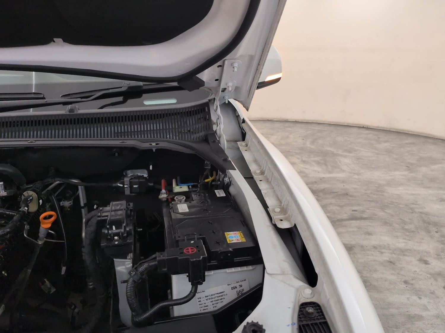 Used 2023 Mahindra Scorpio N Z8 L Petrol AT 7 STR Petrol Automatic engine ENGINE LEFT SIDE HINGE & APRON VIEW