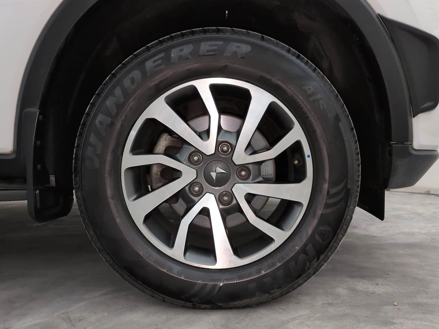 Used 2023 Mahindra Scorpio N Z8 L Petrol AT 7 STR Petrol Automatic tyres RIGHT FRONT TYRE RIM VIEW