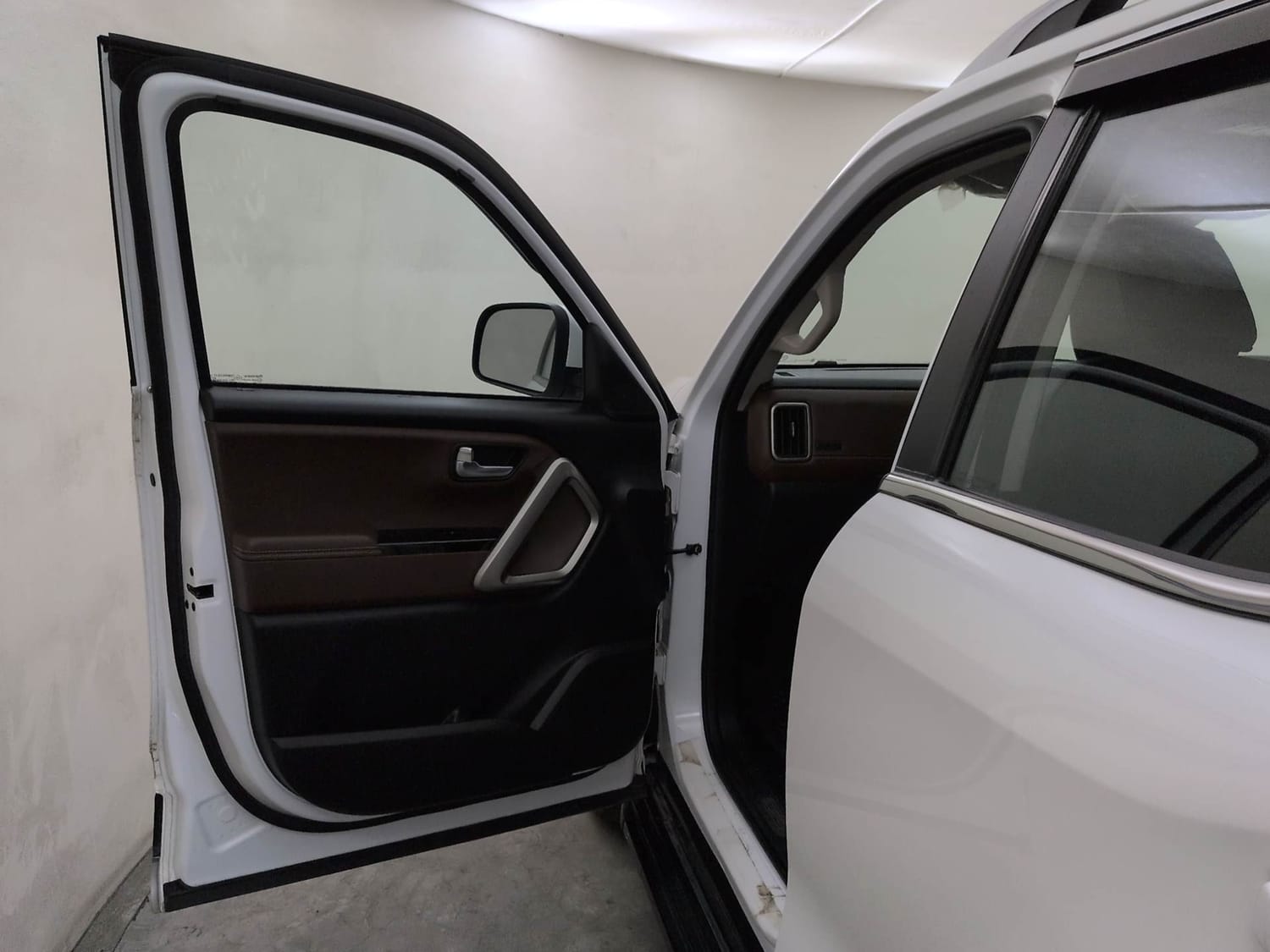 Used 2023 Mahindra Scorpio N Z8 L Petrol AT 7 STR Petrol Automatic interior LEFT FRONT DOOR OPEN VIEW