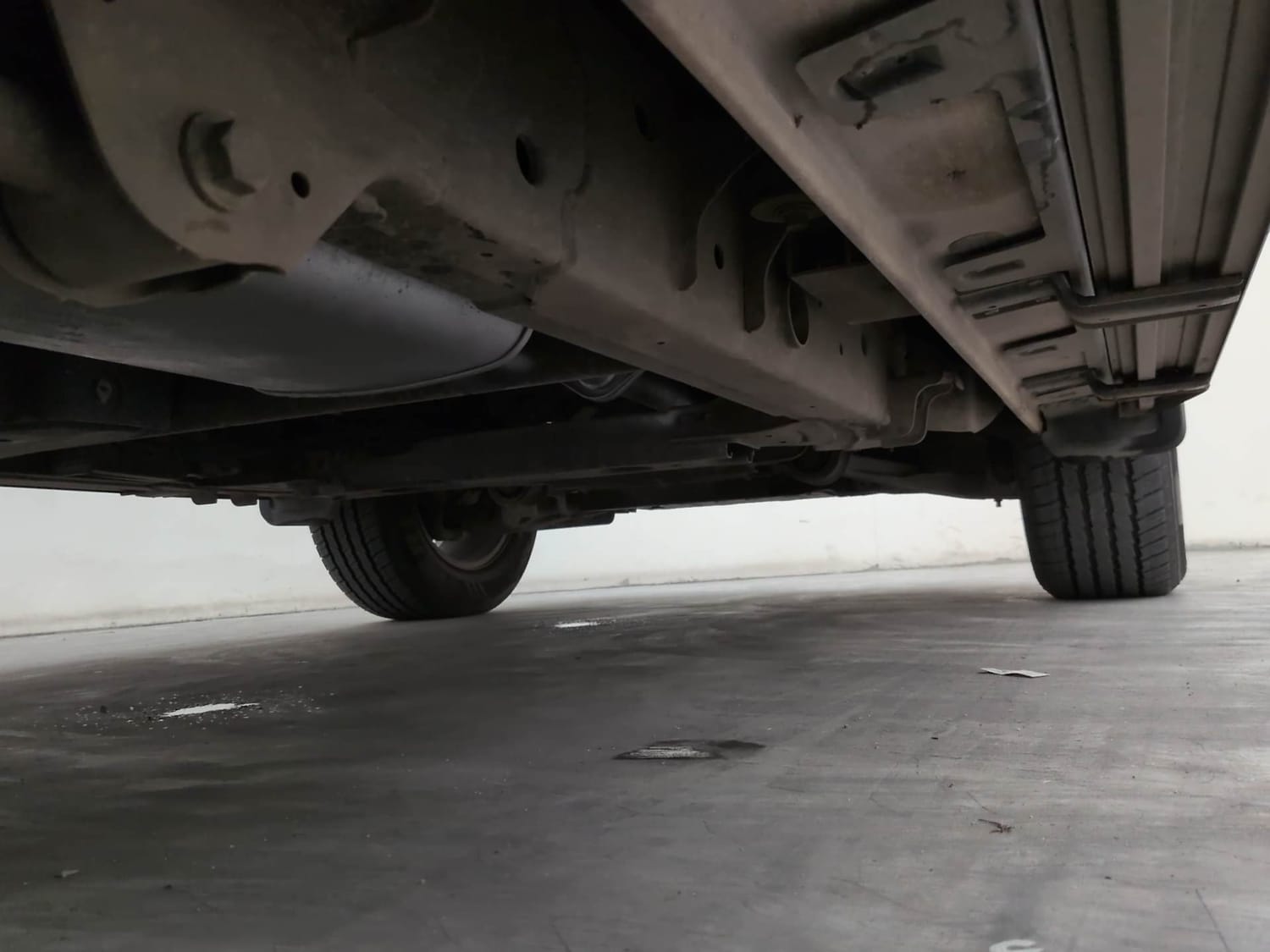 Used 2023 Mahindra Scorpio N Z8 L Petrol AT 7 STR Petrol Automatic extra REAR RIGHT UNDERBODY VIEW