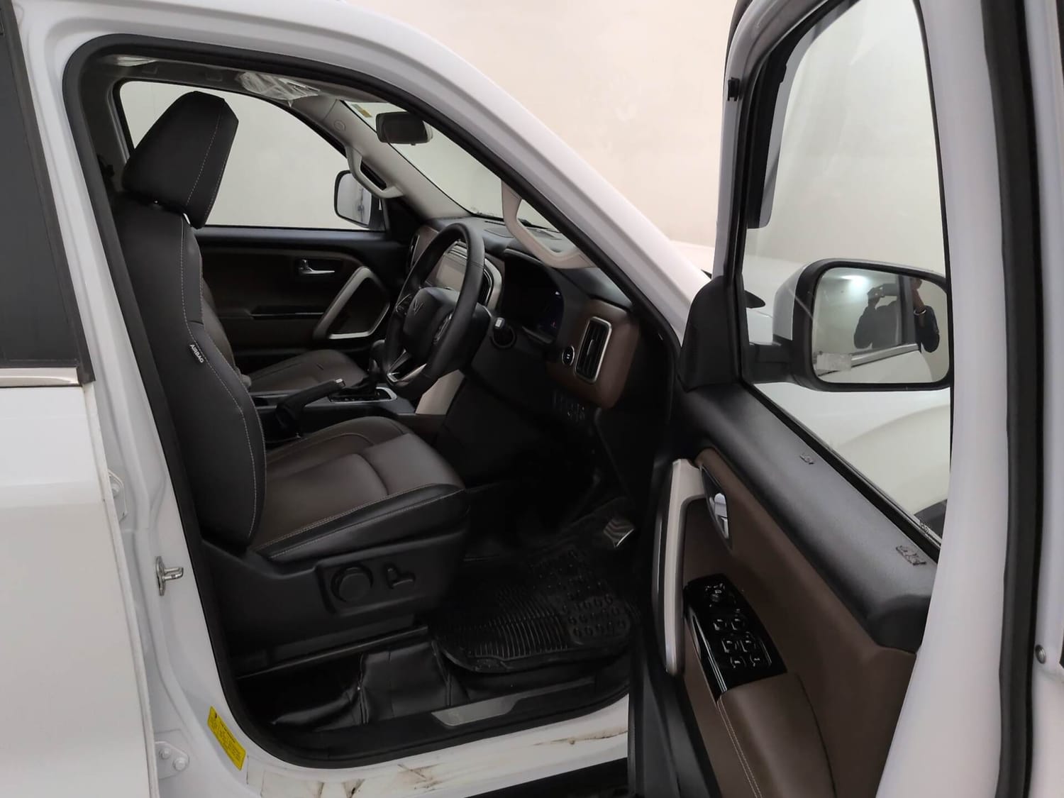 Used 2023 Mahindra Scorpio N Z8 L Petrol AT 7 STR Petrol Automatic interior RIGHT SIDE FRONT DOOR CABIN VIEW