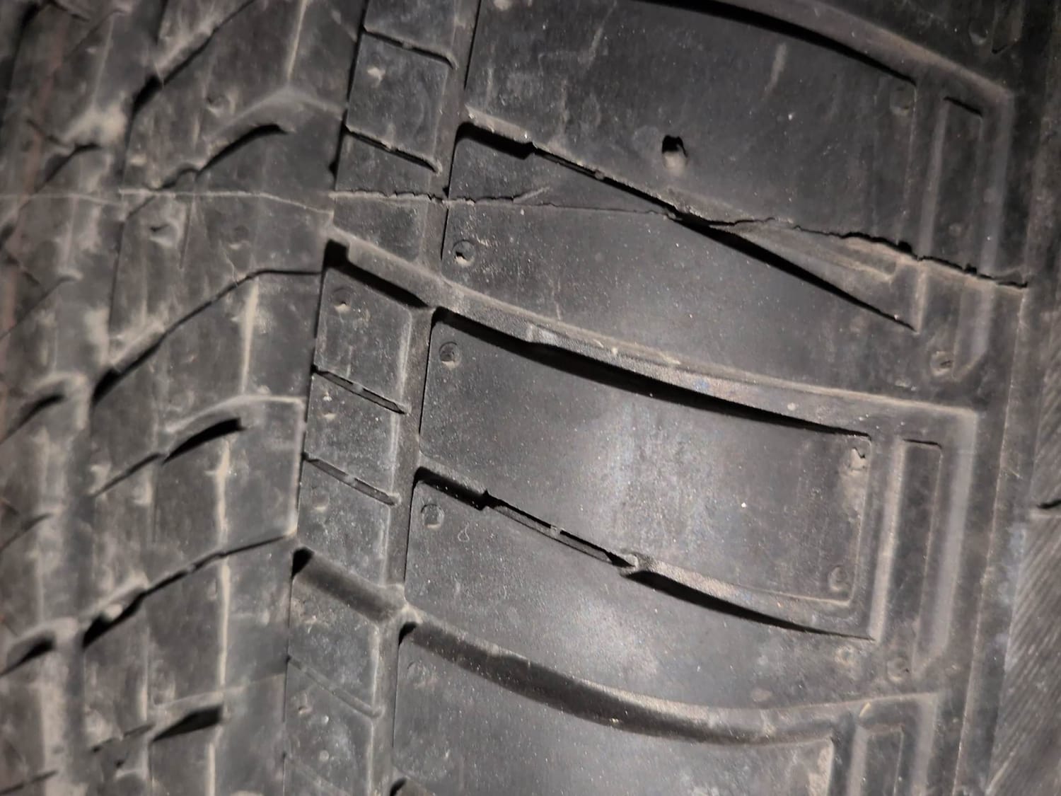 Used 2023 Mahindra Scorpio N Z8 L Petrol AT 7 STR Petrol Automatic tyres SPARE TYRE VIEW